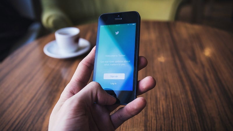 essential-guide-to-b2b-video-marketing-on-social-media-full2