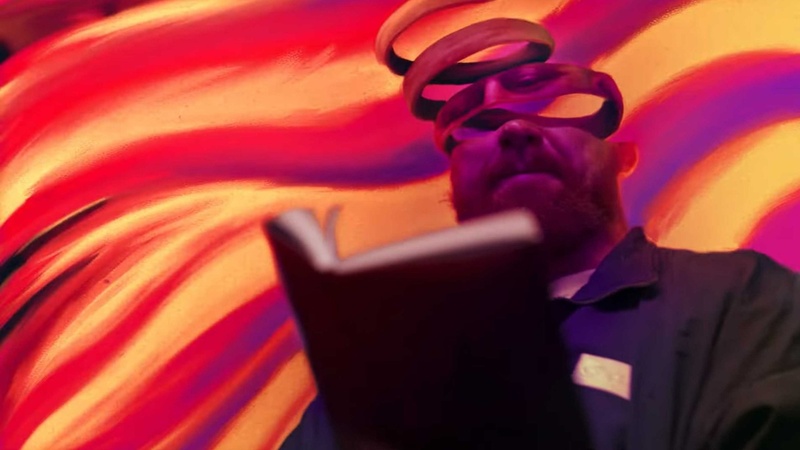 The man that reads a book