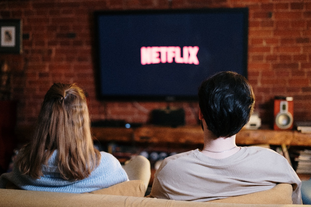 People watching connected tv - netflix